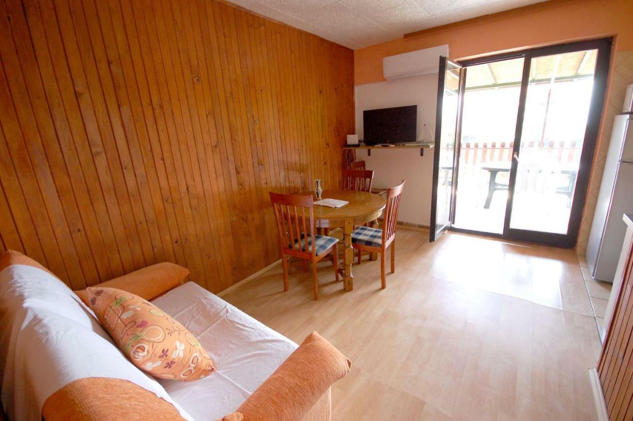 Apartments Juric By El-Pi Tours نجيفيش المظهر الخارجي الصورة